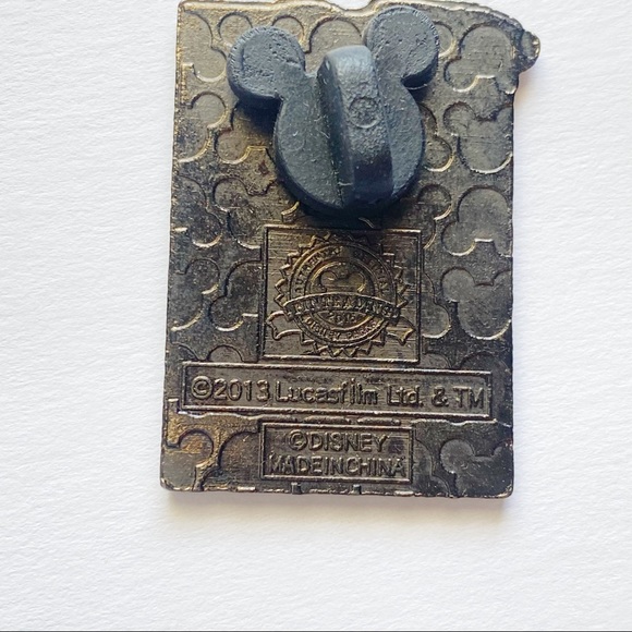 Disney Goofy Sith Enamel Pin - Picture 3 of 4